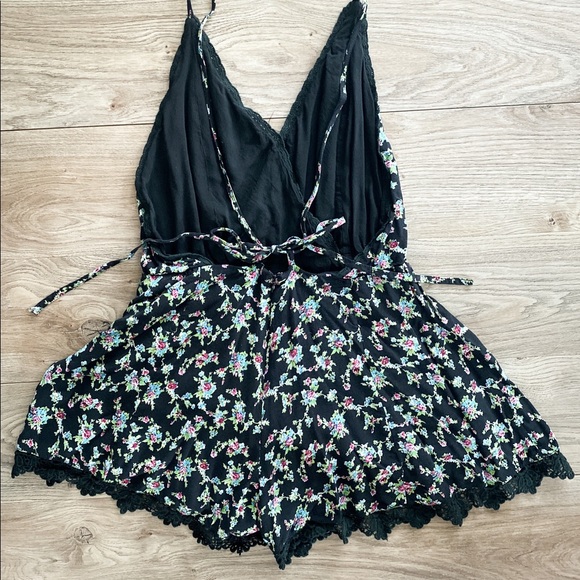 Floral Short Romper - Picture 2 of 2